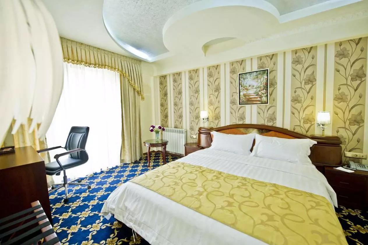 CRONPALACE_SHABAVIZ (2).jpg